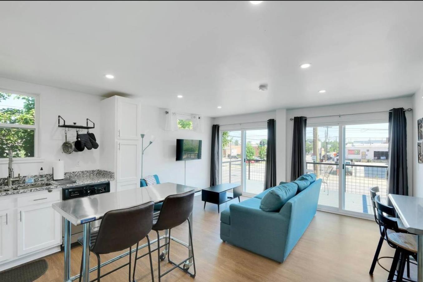 Apartment 2-storey Shipping Container Retreat