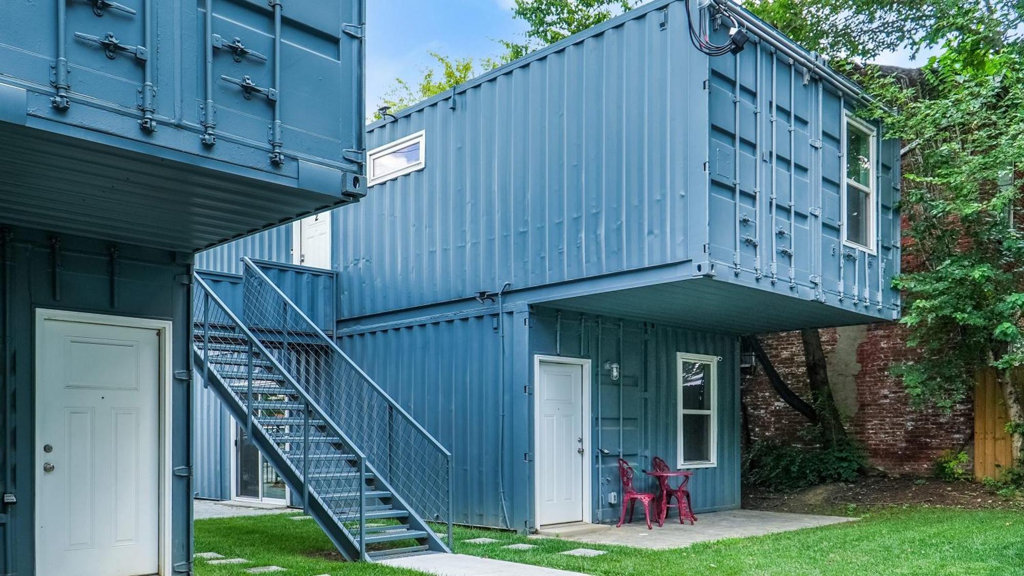 Apartment 2-storey Shipping Container Retreat *